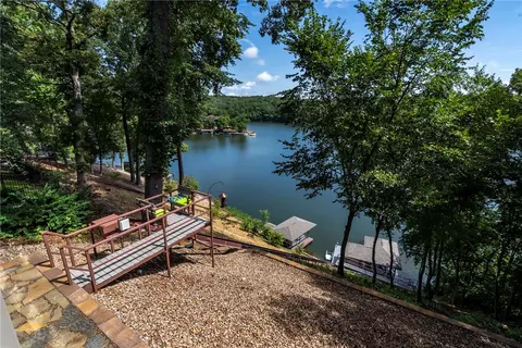 2 Pithlochry Cir, Bella Vista, AR 72715