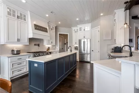 Kitchen - 3230 Oak Tree Dr, Centerton, AR 72719 photo 2 of 6