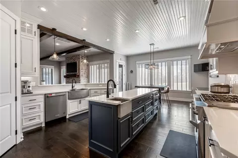 Kitchen - 3230 Oak Tree Dr, Centerton, AR 72719 photo 3 of 6