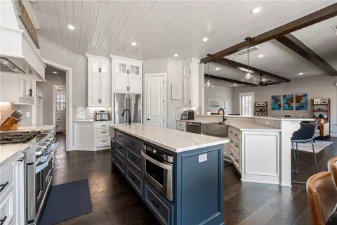 Kitchen - 3230 Oak Tree Dr, Centerton, AR 72719 photo 4 of 6