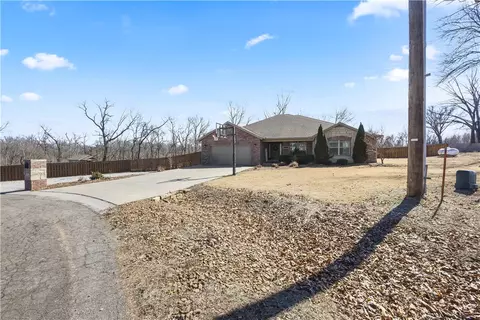 4 Lockhart Cir, Bella Vista, AR 72715