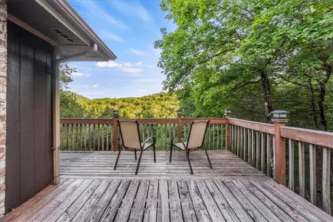 16 Cottonwood Ln, Holiday Island, AR 72631