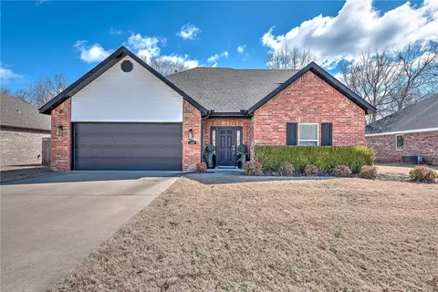1404 S Highbush Ave, Fayetteville, AR 72701