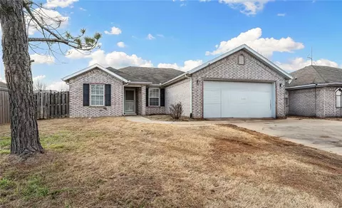 900 SW River Rock St, Bentonville, AR 72712