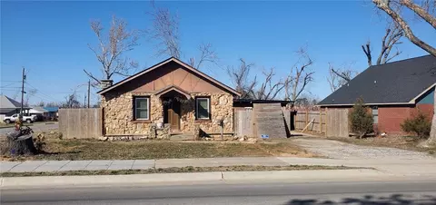 821 W Persimmon St, Rogers, AR 72756