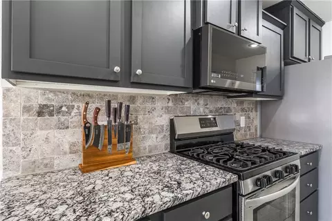 Kitchen - 149 Alexandra Loop, Elkins, AR 72727 photo 3 of 4