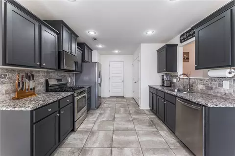 Kitchen - 149 Alexandra Loop, Elkins, AR 72727 photo 4 of 4