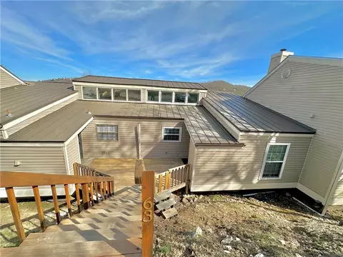 63 Oak Point Dr, Holiday Island, AR 72631