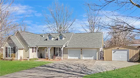 700 Pleasant Ave, Gentry, AR 72734