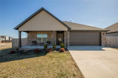 3209 N Ethan Dr, Siloam Springs, AR 72761