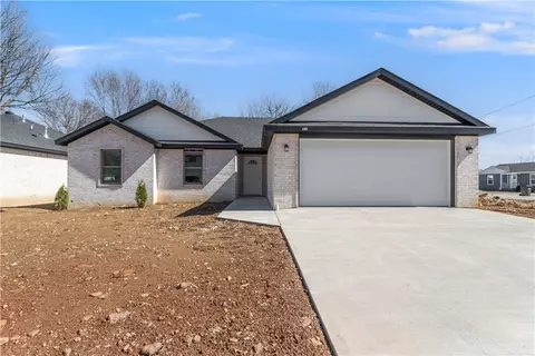 1355 Gary St, Springdale, AR 72764