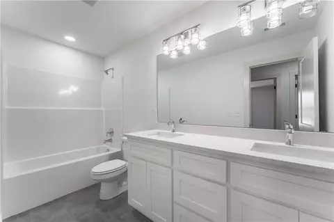 Bath - 1355 Gary St, Springdale, AR 72764 photo 2 of 2