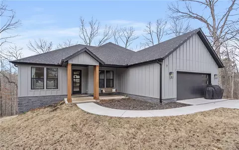 7 Crewe Ln, Bella Vista, AR 72715