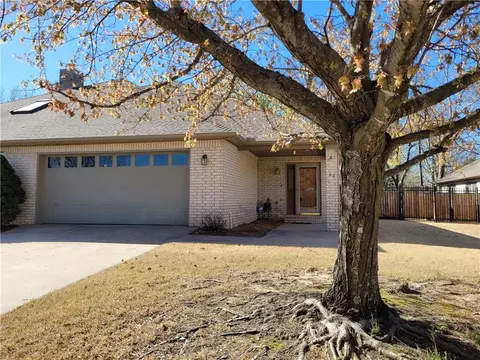 63 Cydnee St, Fayetteville, AR 72703