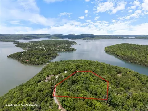 8660 Ridgecrest Ln, Rogers, AR 72756