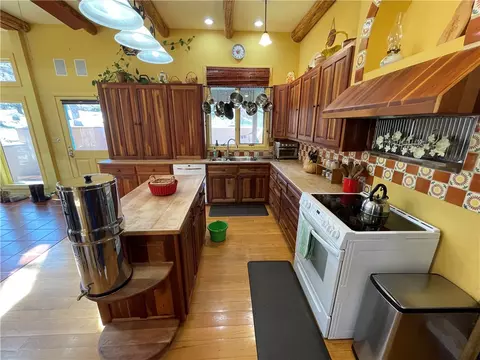 Kitchen - 462 Nc 2320, Jasper, AR 72641 photo 1 of 3
