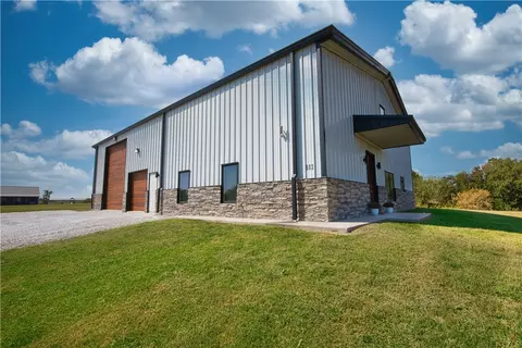 603 NW Cowan Ave, Gentry, AR 72734