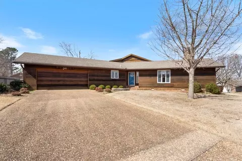 3483 N Greenbriar Dr, Fayetteville, AR 72703