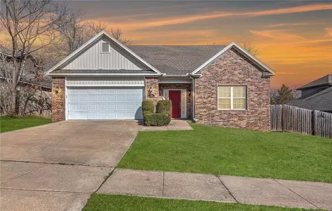 164 S Pinyon Pt, Fayetteville, AR 72701