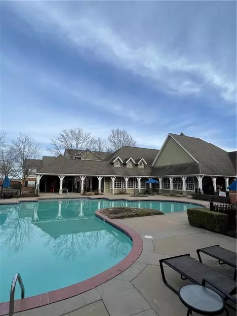4230 NW Meadow Creek Cir #102, Fayetteville, AR 72703