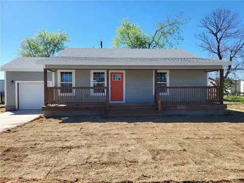 302 Forest Ave, Green Forest, AR 72638