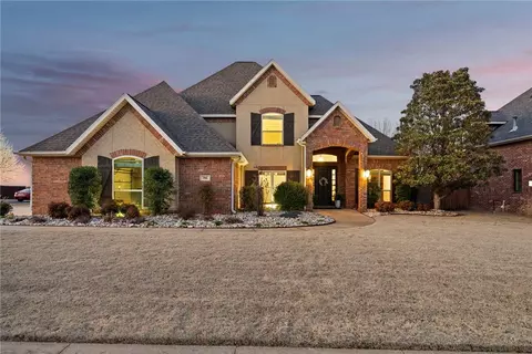 706 Edinburgh Ave, Bentonville, AR 72712