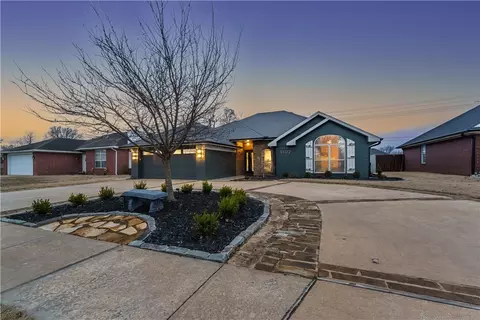 1102 N 37th St, Rogers, AR 72756