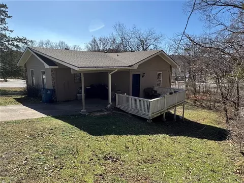 1 Ruswarp Ln, Bella Vista, AR 72714