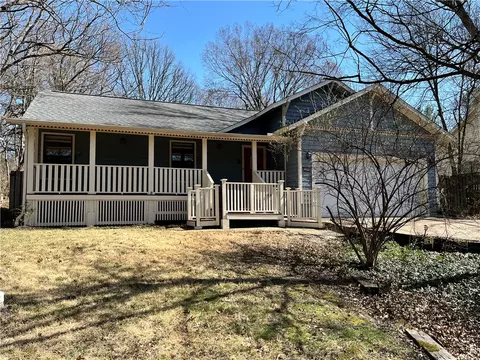 1880 E Hilldale Dr, Fayetteville, AR 72703