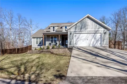 8 Beith Ln, Bella Vista, AR 72715