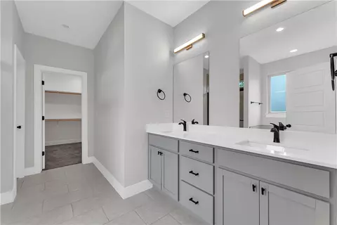 Bath - 755 Lyon Loop, Springdale, AR 72764 photo 1 of 4