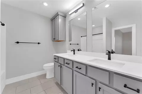 Bath - 755 Lyon Loop, Springdale, AR 72764 photo 4 of 4
