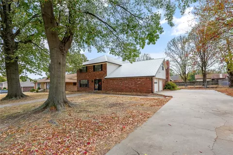 2208 W Granite St, Siloam Springs, AR 72761