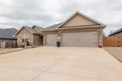 203 Deere Run Dr, Cave Springs, AR 72718