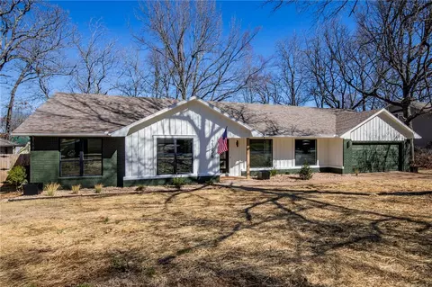 2256 E Gentle Oaks Ln, Fayetteville, AR 72703