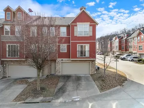 2875 W Redstone Dr, Fayetteville, AR 72704