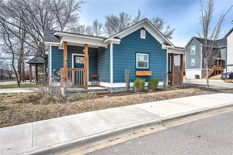 3018 W Old Farmington Rd, Fayetteville, AR 72704