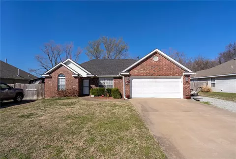 561 Bonanza St, Centerton, AR 72719 photo 2