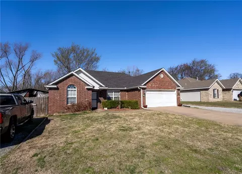561 Bonanza St, Centerton, AR 72719