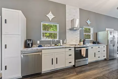 26 Stateline Dr, Holiday Island, AR 72631