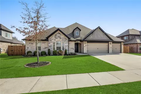 5700 W Lakewood Dr, Rogers, AR 72758