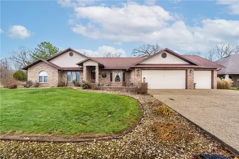 68 Magrath Dr, Bella Vista, AR 72715