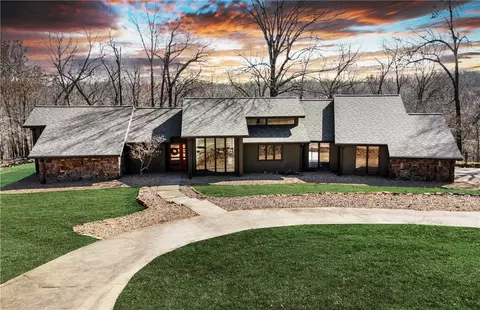 109 Betsy Ln, Rogers, AR 72756