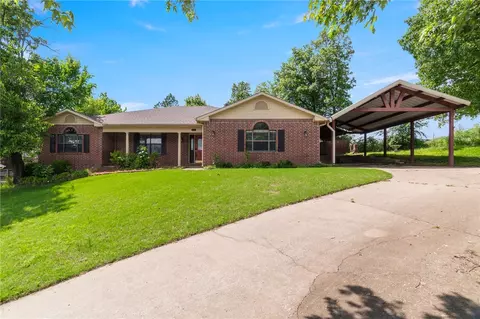 5530 Blake Ln, Springdale, AR 72762