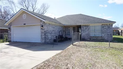 511 N D St, Centerton, AR 72719