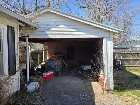 526 Spring St, Springdale, AR 72764 photo 8