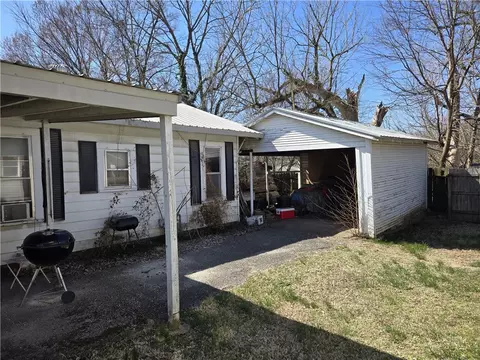 526 Spring St, Springdale, AR 72764 photo 7