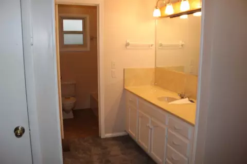 Bath - 7010 Limestone Ln, Harrison, AR 72601 photo 2 of 2