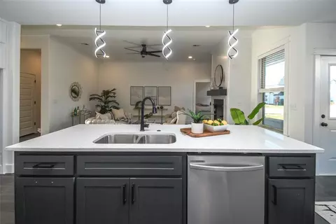 Kitchen - 430 Rainforest Loop, Centerton, AR 72719 photo 5 of 10