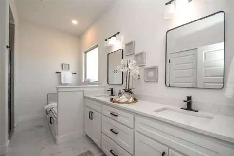 Bath - 430 Rainforest Loop, Centerton, AR 72719 photo 3 of 11